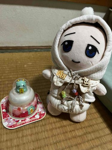 もーいーくつ、ねーるーとー♪
おーしょーおーがーつー♪なの♪
かわいい「たつさん」がのった「かがみもち」がぼくのとこにきたの❣️
