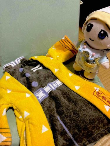 おかーしゃんがかってきた「おふく」。
「ぼくにはおおきいよぉ」っていったら、これは「おふく」じゃなくて「たおる」なんだって！
おかーしゃん、かわいい「たおる」だったから「しょーどーがい」しちゃったの！

