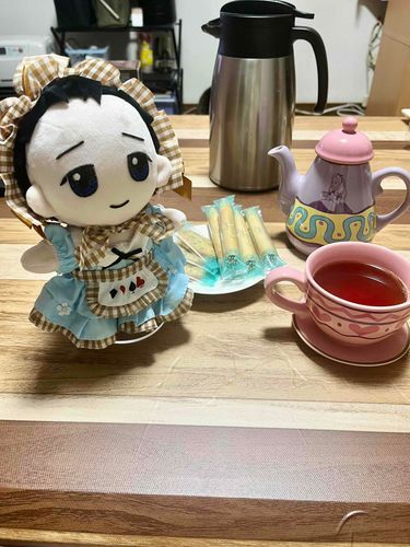 きょうは「てぃーぱーてぃー」なの！
「ありす」の「おふく」をきて、たのしい「ぱーてぃー」の「はじまり」なの❣️