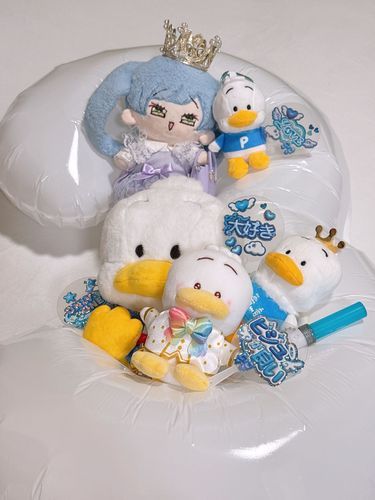 6月19日はたまらんちちゃんの爆誕3周年！
とんでもなくビッグな３バルーンに乗ってペックルちゃんたちとお祝いなの！