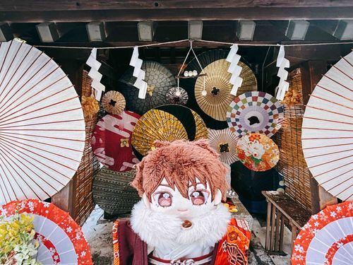 おそくなったが あけまして おめでとう‼️‼️‼️‼️‼️‼️‼️‼️‼️
ことしも よろしくな‼️‼️‼️‼️

きょうは じんじゃ⛩️に おまいり に いって きたぞ ‼️
おれの おみくじ は しょうきち だ‼️‼️‼️😄