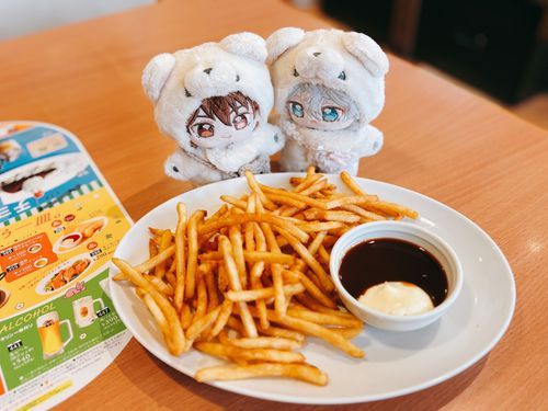 せなの いえに きて きょうで にねん だ‼️‼️‼️‼️
ぽてと🍟で おいわい して もらったぞ😄‼️‼️‼️‼️