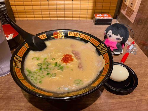 委員長ぱぺと、一蘭行ってきたあああ🍜
めちゃめちゃおいしかった！！
