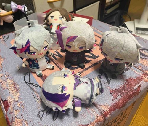 オバフロ衣装のぷわぱぺ以外は、みんな自分で座れるんやけど……
自立できる組、前のめりすぎる🤣

後ろでくつろぐあちなぱぺは、自分で座れませんꉂ😂w