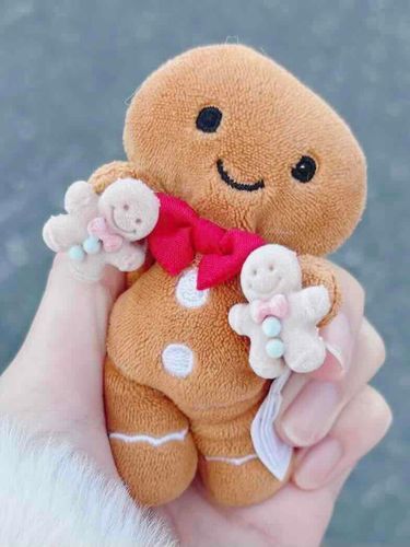 みんな！どれがほんもののくきたんでしょ〜か！
正解は、まんなか！りょうはじのにせたんはスリーコインズってとこで買ってもらったの！