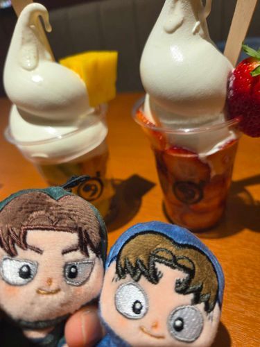 ﾘﾁﾁとｺﾏﾋﾟ、フルーツがおいしいパフェだよ🍓😋