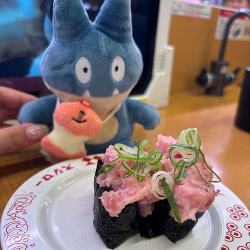 スシローの大盛りねぎまぐろ軍艦は！
このくらいネギトロをモリモリしてくれて！！
めっちゃうれしいおいし〜い！！！