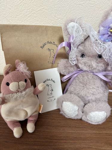🍑💜🐰今日はお出かけして、おいしいもの買ってきたの〜♪うさぎ印がかわいいね🐇