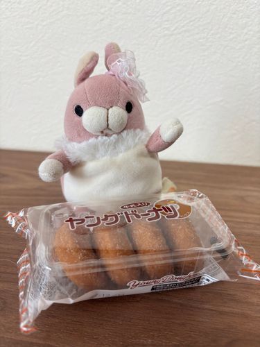 🍑🐰ヤングドーナツっておいしいよね〜🍩