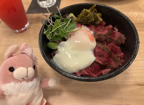 🍑🐰あか牛丼！くまもとのめぐみをいただきます🐄