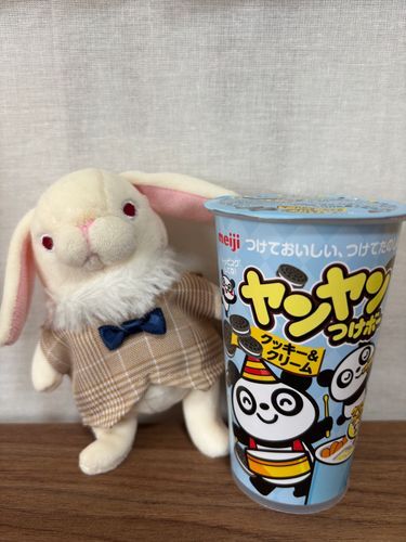 🤍🐰コンビニさんでヤンヤンつけボーみつけて、思わず買っちゃった！つけて食べて、美味しいよね♪
