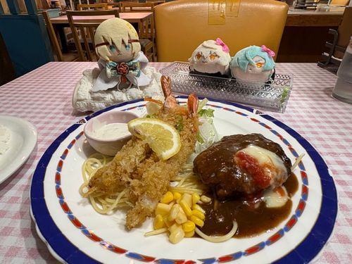 ふうらい坊さんに行ってきた。ハンバーグとエビフライのやつを食べたが美味かった。もち髭切と膝丸がオシャレして近侍をしていたな。