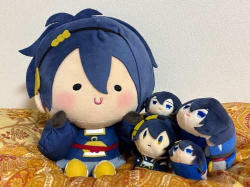 んま：三日月宗近。よろしく頼む。
三日月ズ：新しい俺！？大きいな😳😳😳😳