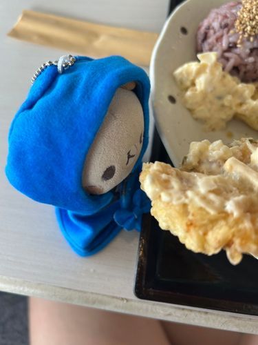 へんこつ　の　うどんらんち
てんぷら　かじって　たたかれた