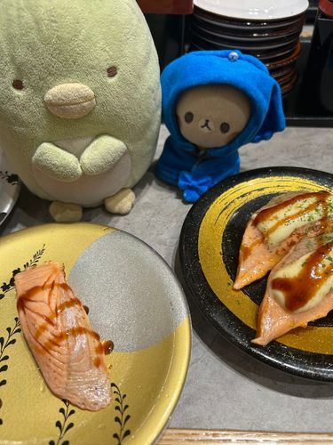 こうきゅうな　まわるおすし
いくらが　よんせんえん
はらえないなら　たべたらだめって
いわれたよ。