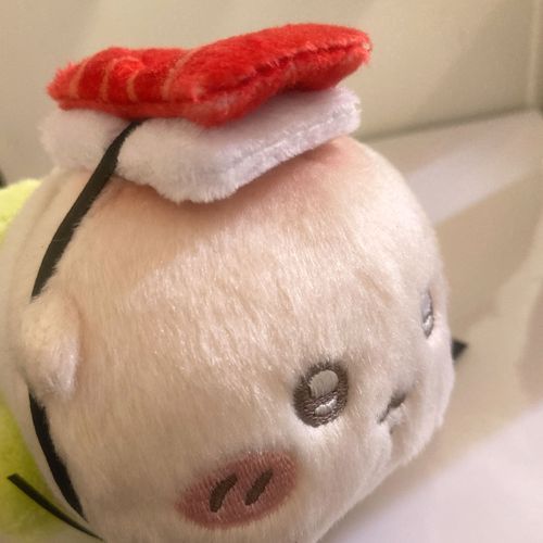 くら寿司とちいかわのコラボが楽しみすぎて…あたまにお寿司乗せてるの…？
