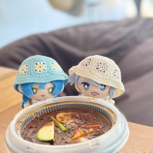 素敵空間でランチ🍛
2ぬとも近付きすぎてカレーつかないように気をつけてクレメンス〜