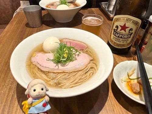 大好きなラーメン屋さんで、お引っ越し前のラストごはん！
お家は少し離れちゃうから、今までみたいにスイスイ来られなくなっちゃうけど、絶対また来るからね〜🍜