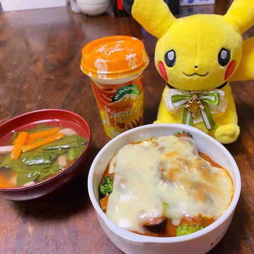 まめ:今日の晩ごはんは、パスタソースで作った手ぬきドリアなんだ〜
