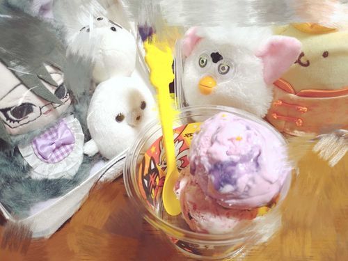 今日は蒸し暑かったので
みんなでアイスを食べました👍️👍️
ポッピンコットンキャンディ美味しかった🥰