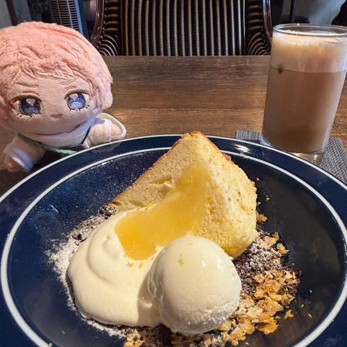 おまけに せっとのれもんしふぉんけーきが とてもごうかでね、、、
さっぱりしていて とてもおいしかったのだよ