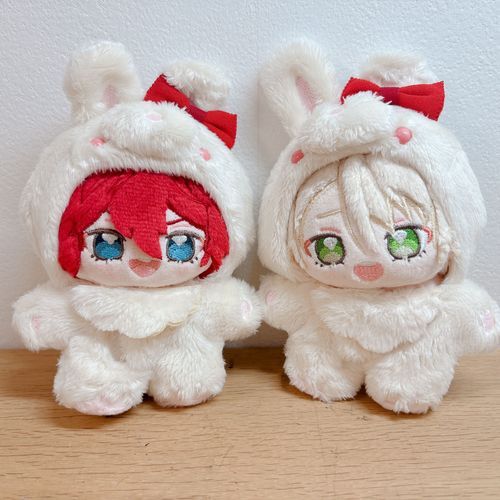 はじめましてェ！おれ しらとりあいら！となりのあかいのは りんねせんぱい だよォ！いつきせんぱいの おうちで あたらしく くらすことになったんだァ♪よろしくねェ✨️💕