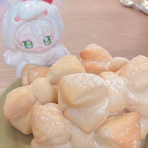 きょうは じゅぎょうが おやすみになったから りぼんぱん🎀を あるじさんが つくってたんだよォ！かわいくてらぶいよねェ💕︎✨️