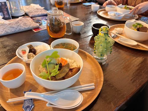 夜はみんなで台湾料理！ルーローハン！😋