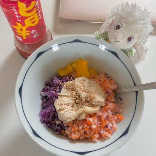 今日のサラダは昨日作ったチキンを入れてみました🥗