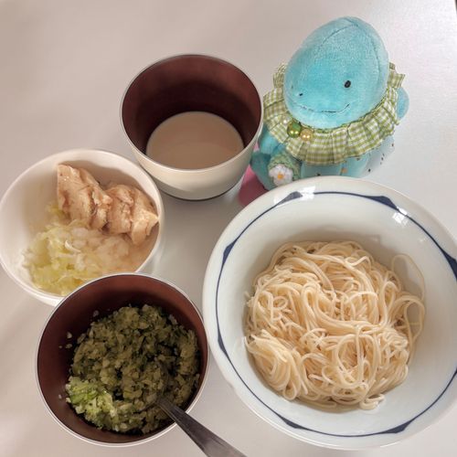 お昼はそうめん✨刻みきゅうりごま油のタレ作ったよ🥒なんとも。。🤔
牛乳めんつゆが一番好き😊