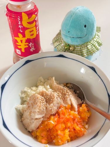 今朝はキャベツにんじん辛み大根パプリカ&サラダチキン🥗