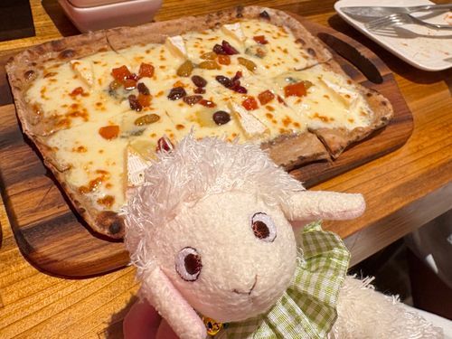 そしてクアトロフォルマッジ🍕ドライフルーツ可愛い♪おいしい！！