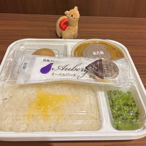 こちらも好きなお弁当🍛🥔
お砂糖入りカレー！甘くて濃くておいしい😋