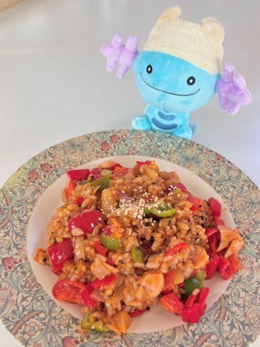 洋風なのか和風なのかよくわからないケチャップライス🍚
ソーセージなかったから魚肉ソーセージ入れたらなんだか不思議な感じに…😳