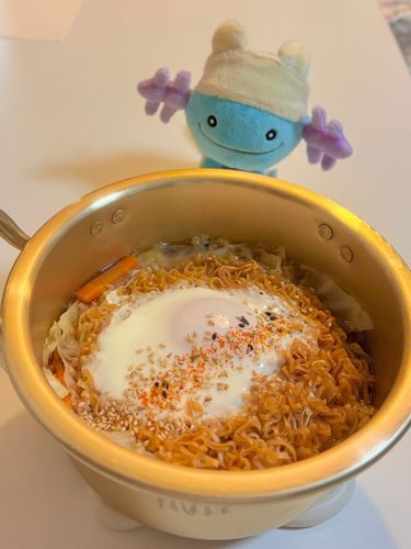 チキンラーメンにきゃべつとにんじんをIN🥕