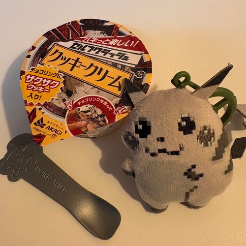 これが好きすぎて困っている🫨
かいぬしはアイスを1回で全部食べずに何日かにわけて食べきるタイプなんだけどこれは食べ始めて気付いたら食べ終わってる…
味はわりと薄味で、それが逆に食べやすい気がする🤔あと食感がいい🤔
近くのまいばすで98円でいっぱい売ってて、行くたびに買ってしまう…🆘