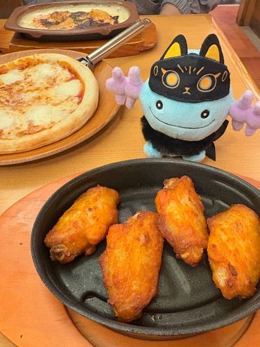 サイゼ‼️‼️‼️
あとたらこパスタと辛味チキンもう一皿とたまねぎのズッパとガーリックフォッカチャ食べたよ🥳