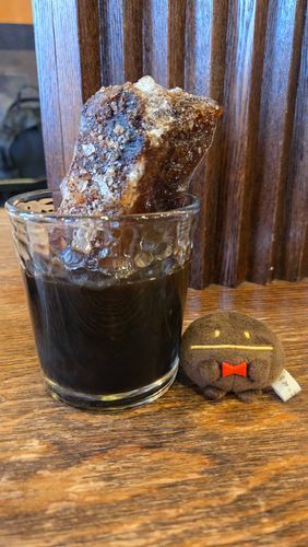 究極の冷珈琲！
コーヒーで作られた大きな氷にびっくり！