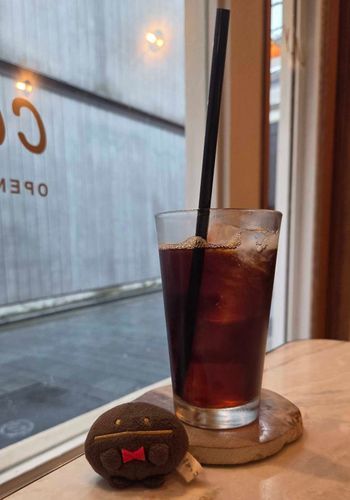 近くにできた、あたらしいカフェにいってきました。
木のコースターがおしゃれ！