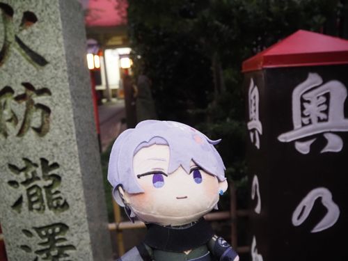この連休も、頭と色々な季語を探しました。
こちらは滝澤神社といい、かつてはここが亀岡八幡宮だったことから芭蕉の句碑が置かれたそうです。
あと、和歌の神様が祀られているそうです。私もあやかりたい。