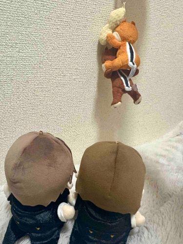 (•◇•)え！ねえみてれん、なんかとんでるよ！

(∂ω∂)ほんまや！あのうしろすがたはもしかして。。