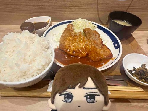 とんてきていしょく
ごはんおおもりにかれーて
わんぱくぼうずのしょくじやで