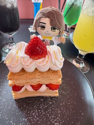 てっぺんのいちごは、もらうね。
