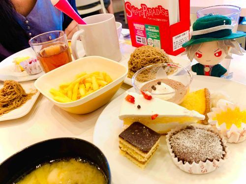 ポテトに、ケーキに、ムースに……豚汁？強欲だな。(ふわがんくつおう)