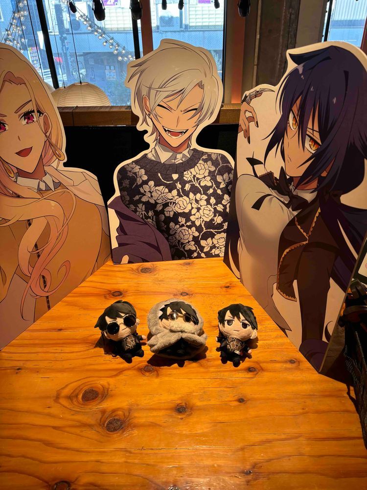 囲まれた……