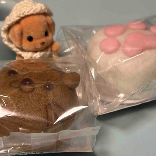 にゃんにゃんの日🐱🎶

持ち主さんは大好きな人が猫の日でてぃくとっく？載せてたみたいでずっとかわいいかわいいって呟いてたよ😆
僕のこともたくさん褒めてよー！！