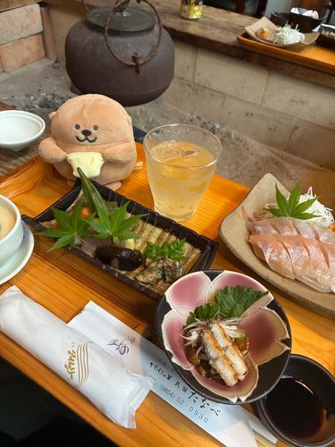 にやり