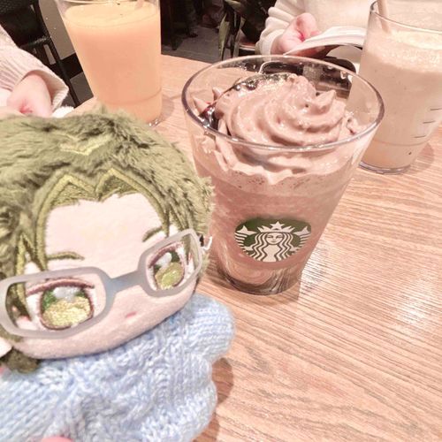 スタバの新作だよ、敬人
髪ボサボサだね