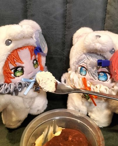 れおくんのお誕生日の時、お祝いにティラミスを買って食べさせてあげたせなぬさん♪