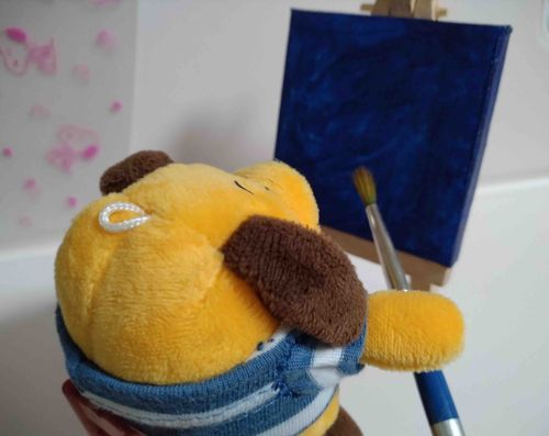 絵を描くワンね
何を描こうかな！かわいいボクの自画像でも描こうかなワン♡♡